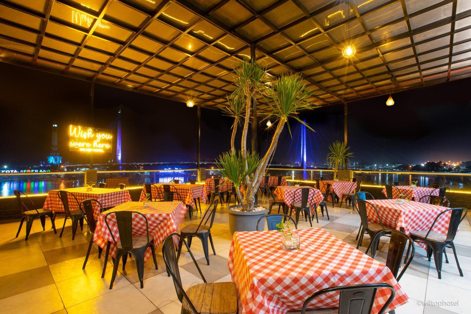 Wiltop Hotel Jambi Bagian luar foto
