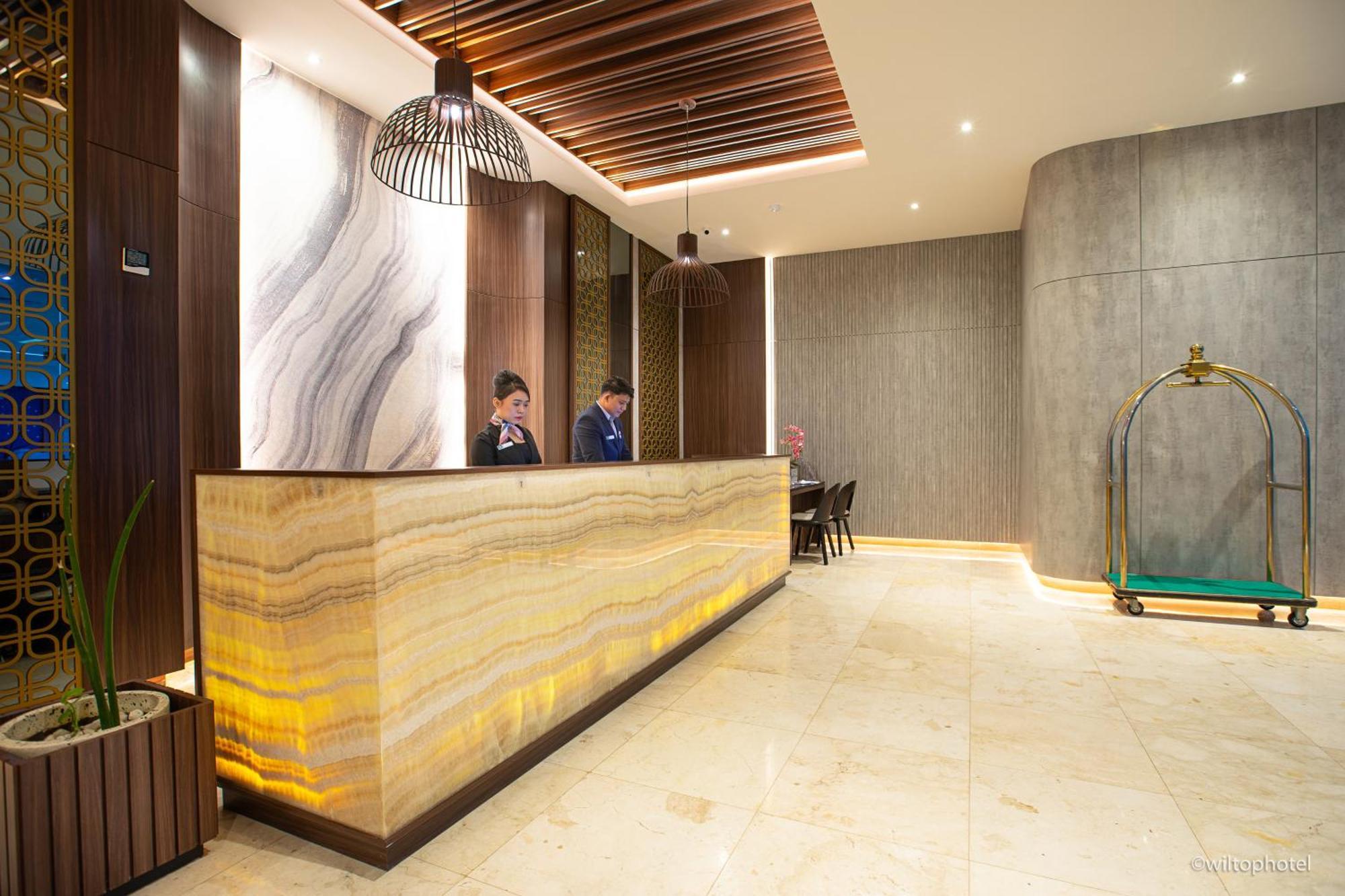 Wiltop Hotel Jambi Bagian luar foto