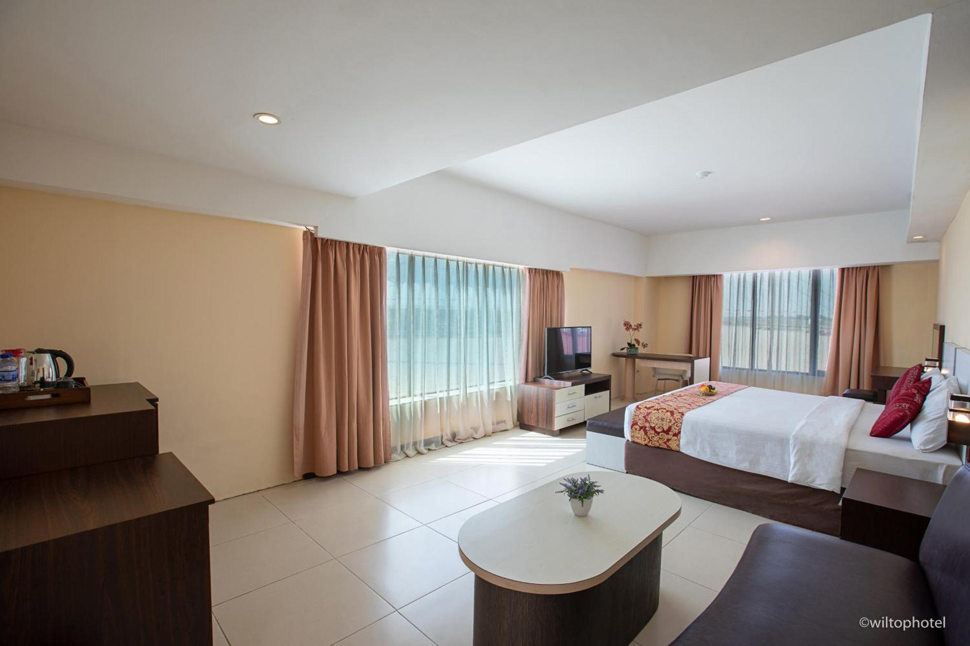 Wiltop Hotel Jambi Bagian luar foto