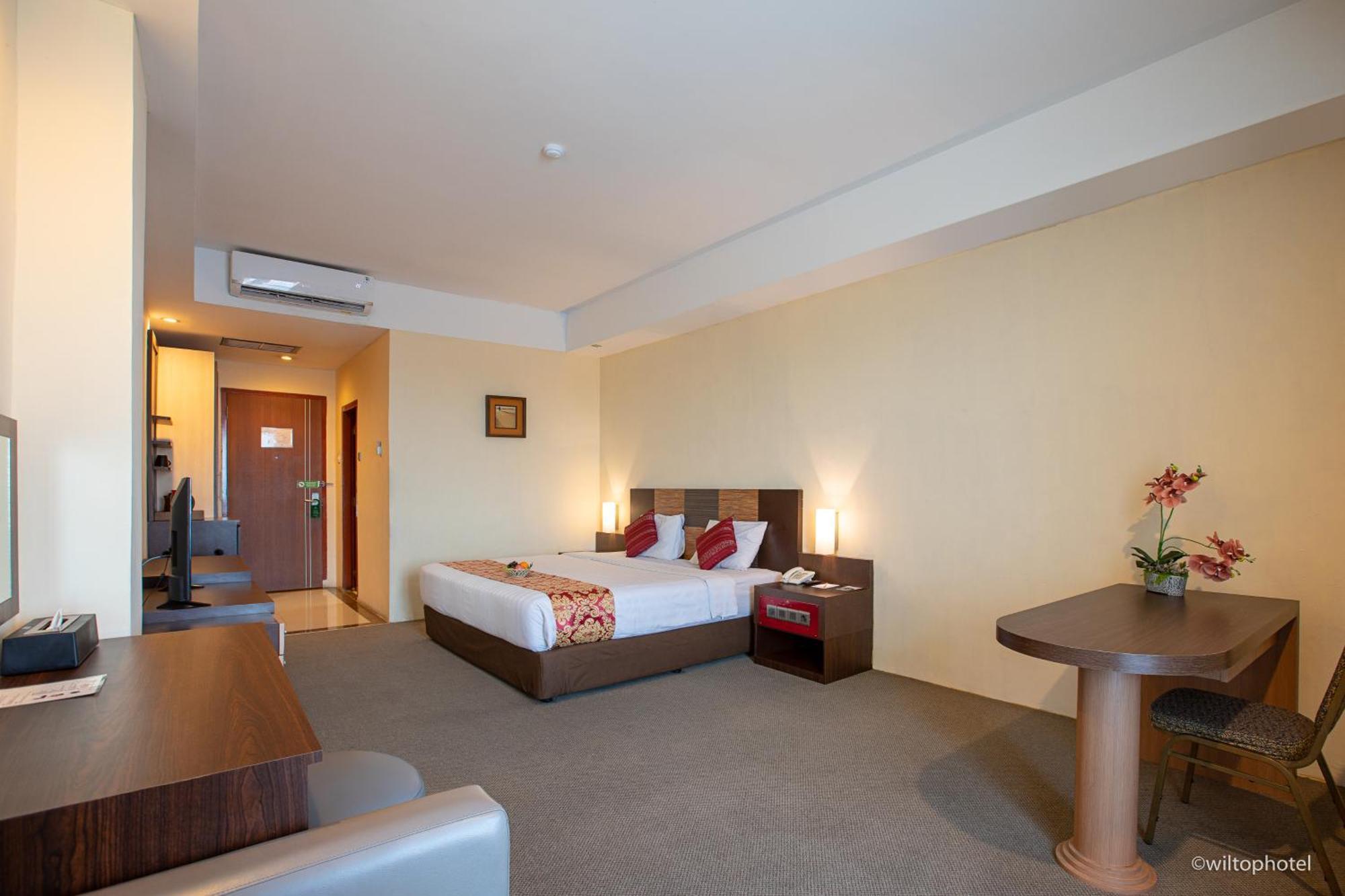 Wiltop Hotel Jambi Bagian luar foto
