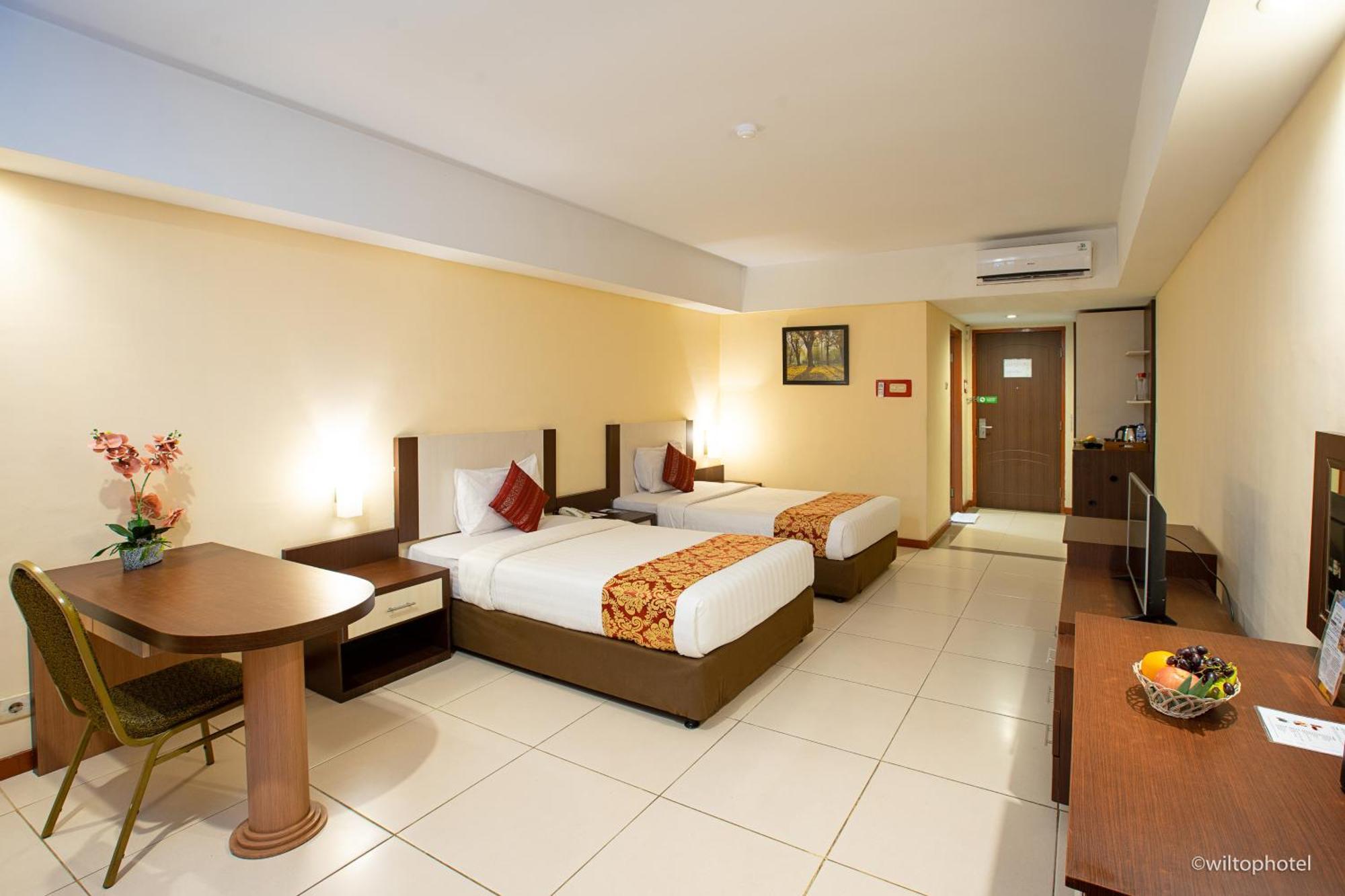 Wiltop Hotel Jambi Bagian luar foto