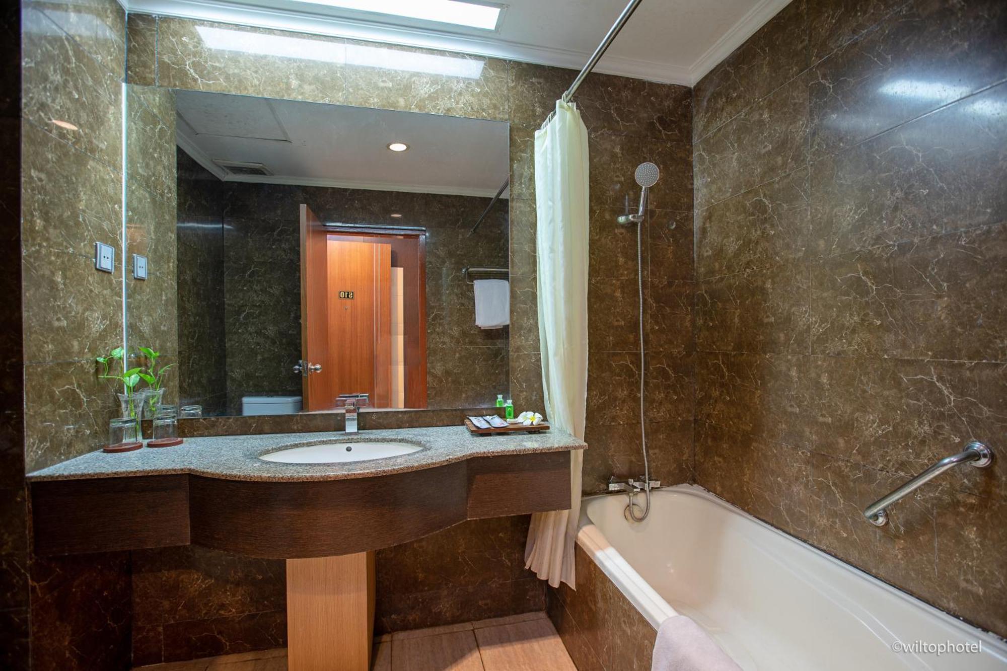 Wiltop Hotel Jambi Bagian luar foto
