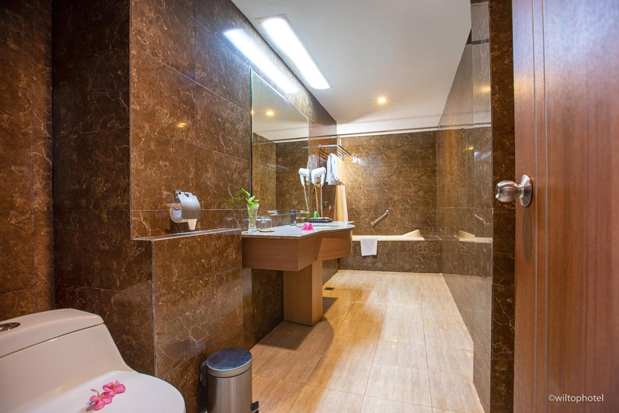 Wiltop Hotel Jambi Bagian luar foto