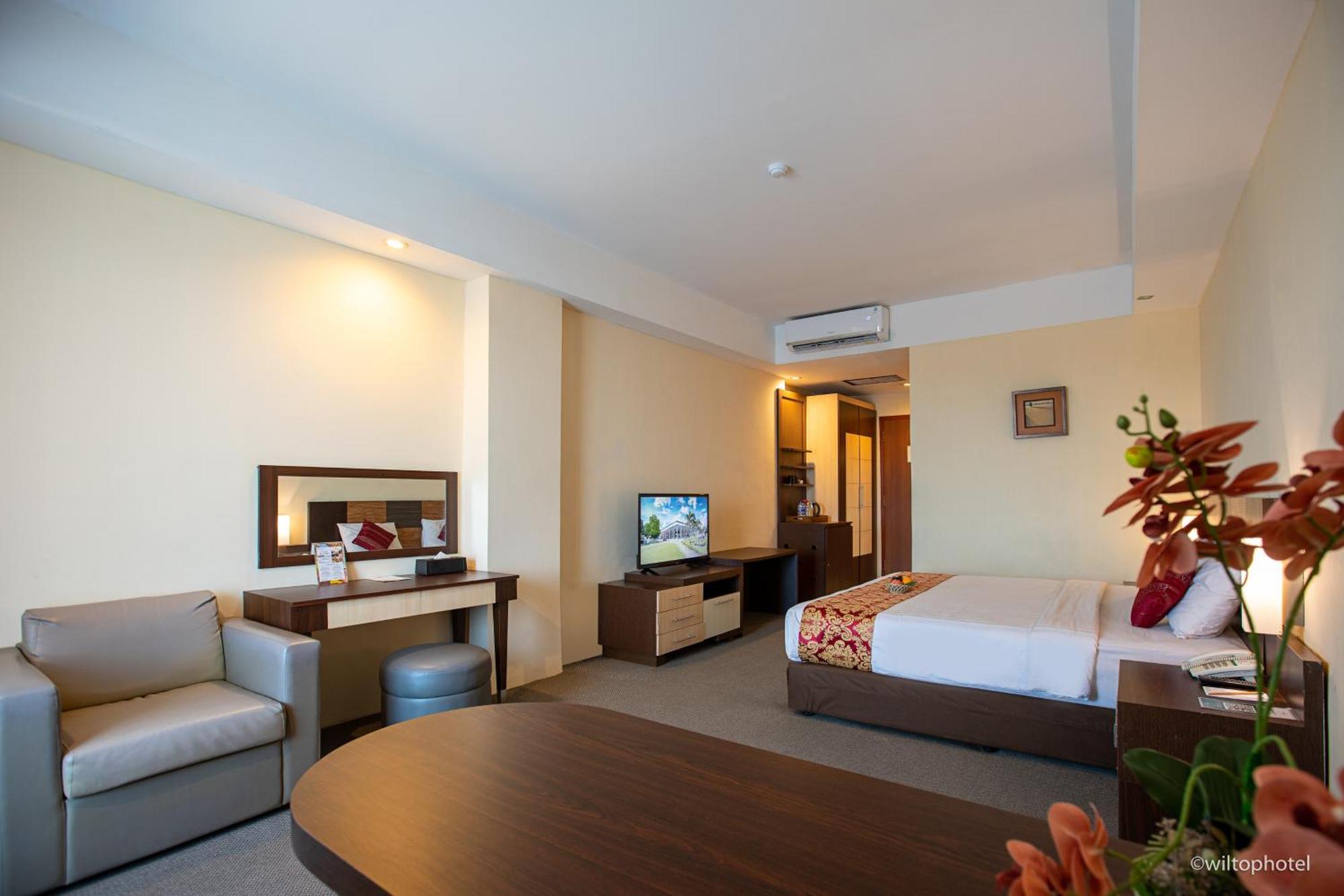 Wiltop Hotel Jambi Bagian luar foto